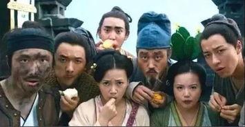 吃瓜群众便衣图片,街头巷尾的神秘身影