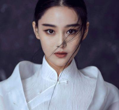 照片女明星吃瓜